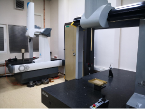 Şekil 1. CMM (Koordinat Ölçme Cihazı)